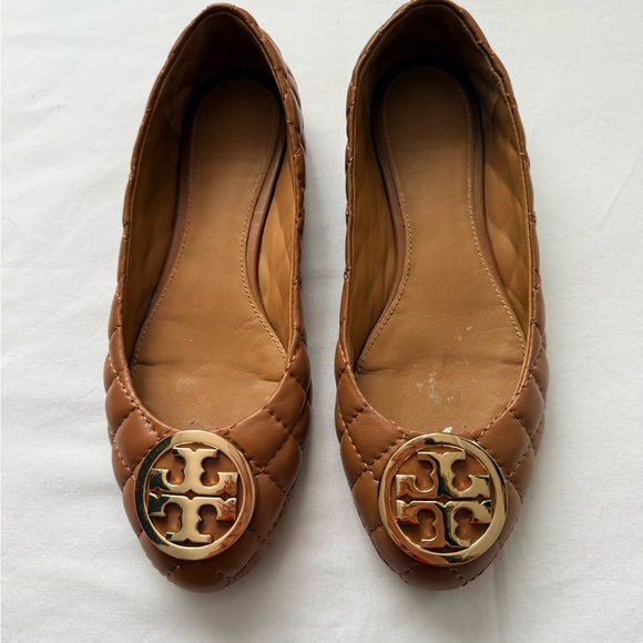Tory Burch Shoes - Tory Burch Tan Quilted Flats with Gold Logo Sz6